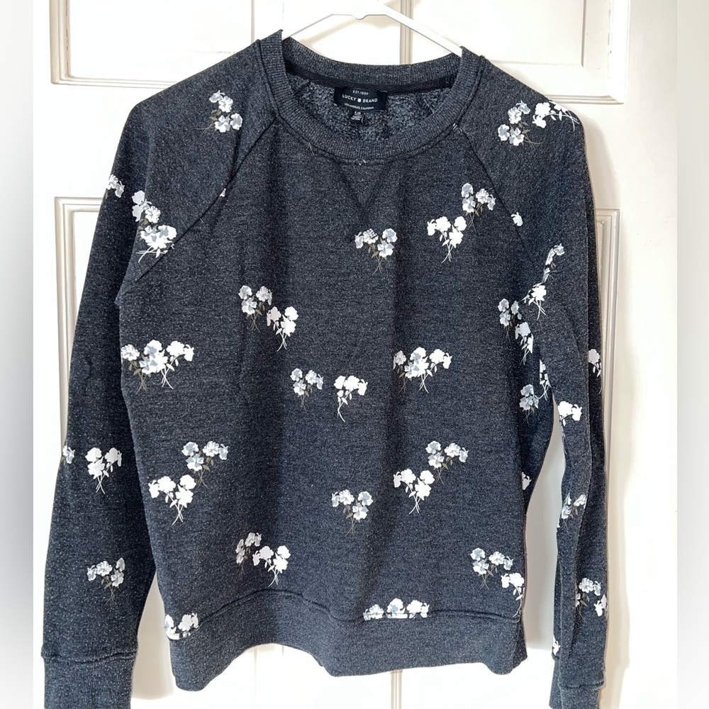 Lucky - Super cute floral crew neck shirt - Size Small - charcoal color